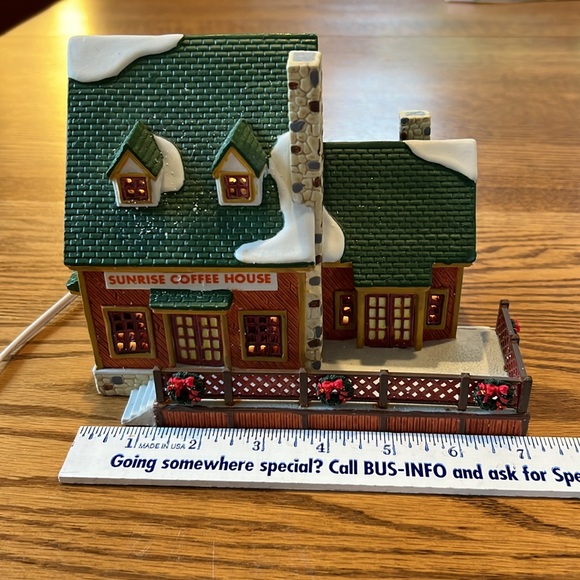 Lemax Sunrise Coffee House porcelain lighted house from 1998 - Picture 2 of 7